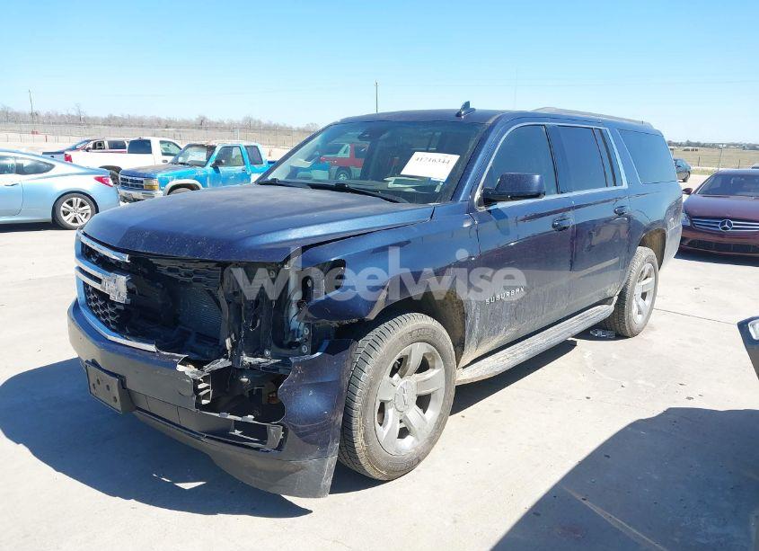 Photo 2 of 2018 Chevrolet Suburban LT (VIN 1GNSCHKC4JR142930)