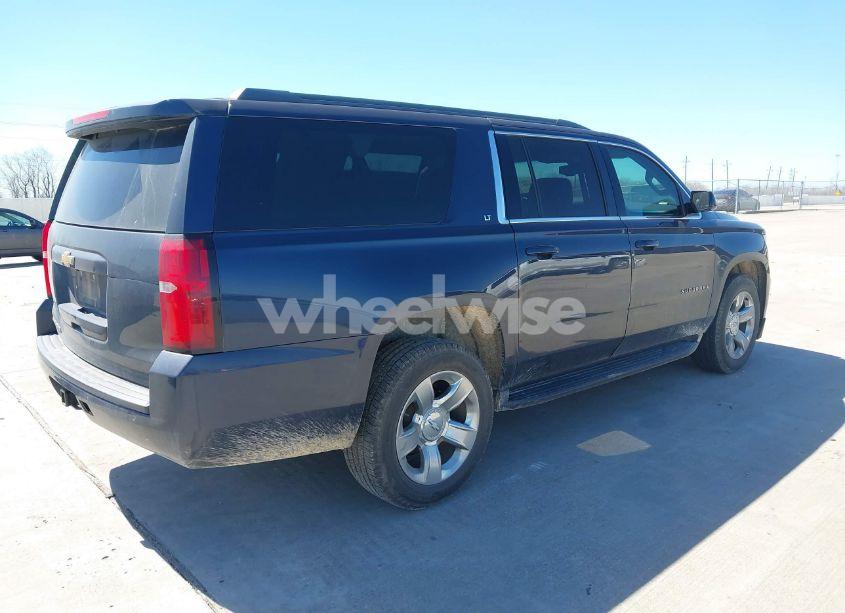 Photo 4 of 2018 Chevrolet Suburban LT (VIN 1GNSCHKC4JR142930)