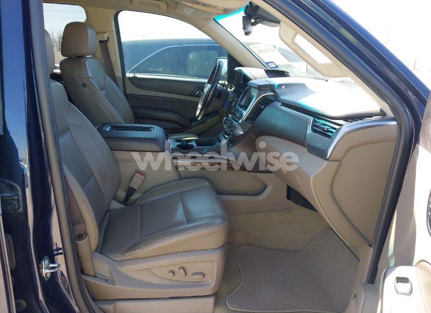 Photo 5 of 2018 Chevrolet Suburban LT (VIN 1GNSCHKC4JR142930)