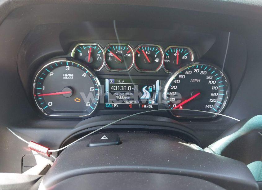 Photo 7 of 2018 Chevrolet Suburban LT (VIN 1GNSCHKC4JR142930)