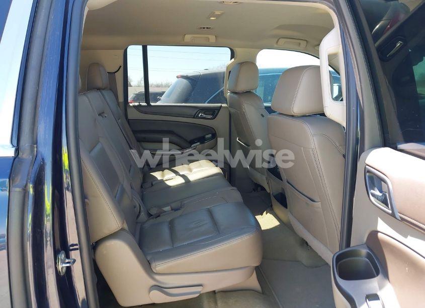 Photo 8 of 2018 Chevrolet Suburban LT (VIN 1GNSCHKC4JR142930)