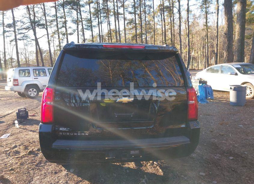 Photo 17 of 2019 Chevrolet Suburban LT (VIN 1GNSCHKC4KR143321)
