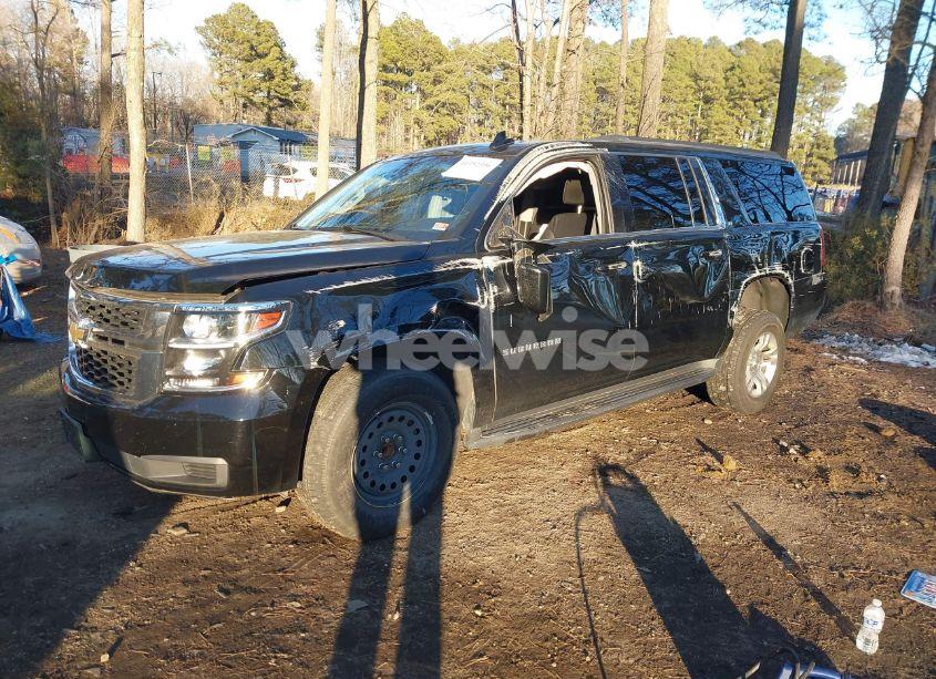 Photo 2 of 2019 Chevrolet Suburban LT (VIN 1GNSCHKC4KR143321)