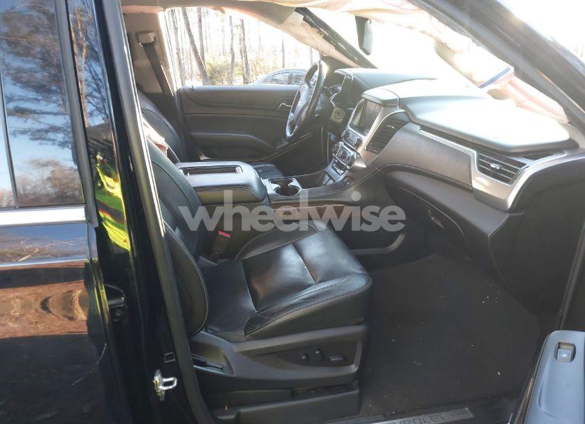 Photo 5 of 2019 Chevrolet Suburban LT (VIN 1GNSCHKC4KR143321)