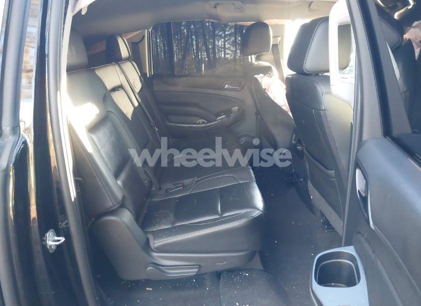 Photo 8 of 2019 Chevrolet Suburban LT (VIN 1GNSCHKC4KR143321)