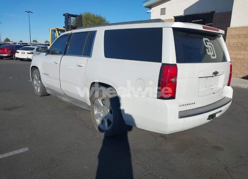 Photo 3 of 2016 Chevrolet Suburban LT (VIN 1GNSCHKC5GR212525)