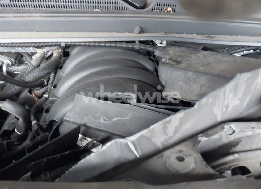 Photo 10 of 2016 Chevrolet Suburban LT (VIN 1GNSCHKC5GR257772)