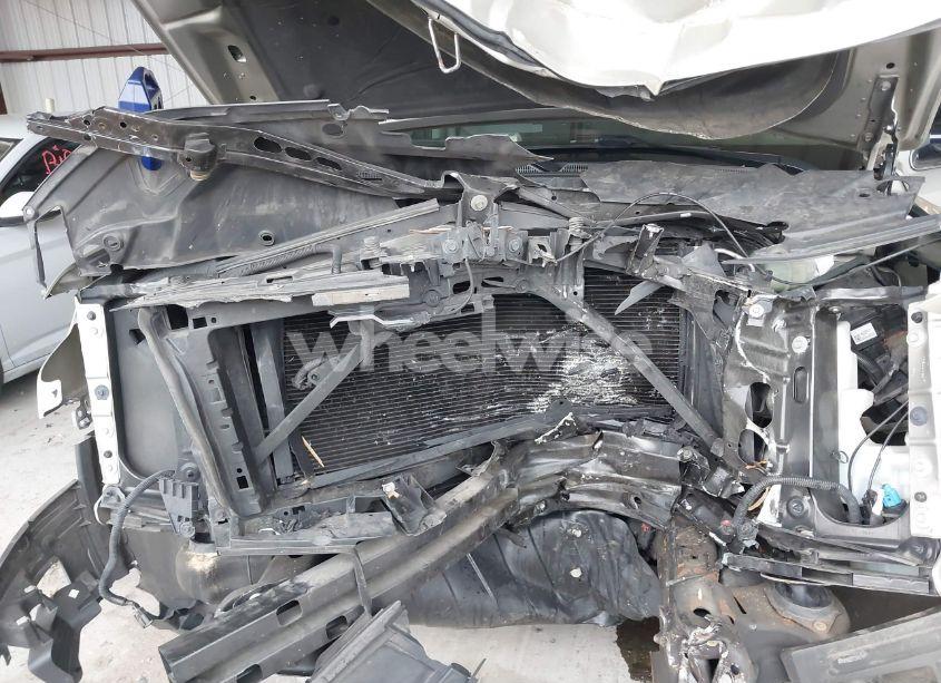 Photo 6 of 2016 Chevrolet Suburban LT (VIN 1GNSCHKC5GR257772)