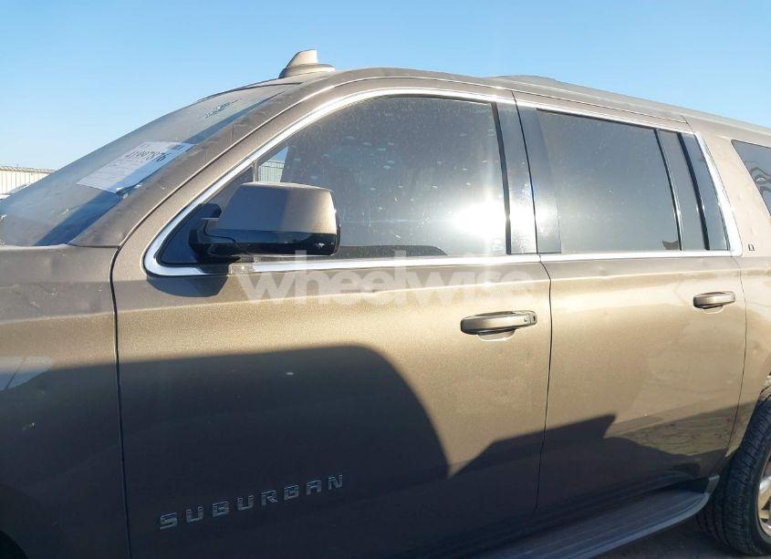 Photo 14 of 2016 Chevrolet Suburban LT (VIN 1GNSCHKC5GR293204)