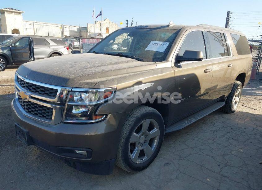 Photo 2 of 2016 Chevrolet Suburban LT (VIN 1GNSCHKC5GR293204)