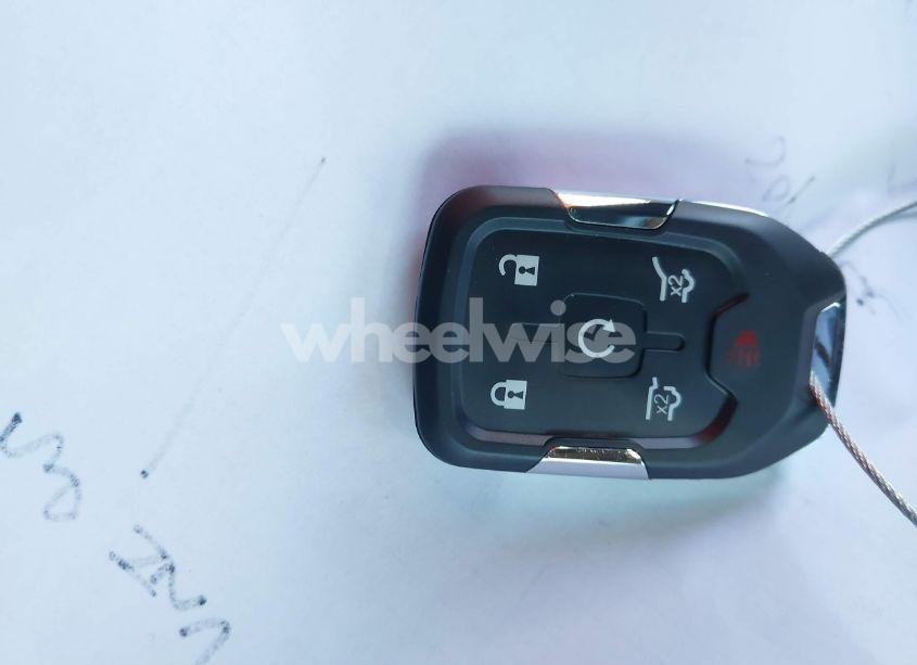 Photo 11 of 2016 Chevrolet Suburban LT (VIN 1GNSCHKC5GR483892)