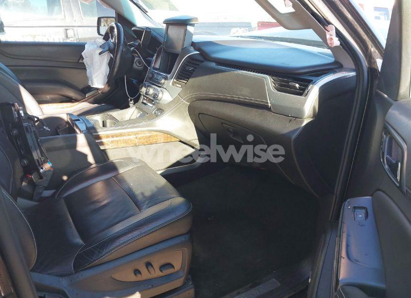 Photo 5 of 2017 Chevrolet Suburban LT (VIN 1GNSCHKC5HR151789)