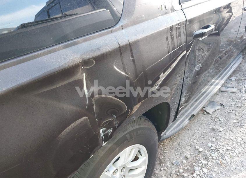 Photo 17 of 2018 Chevrolet Suburban LT (VIN 1GNSCHKC5JR169554)