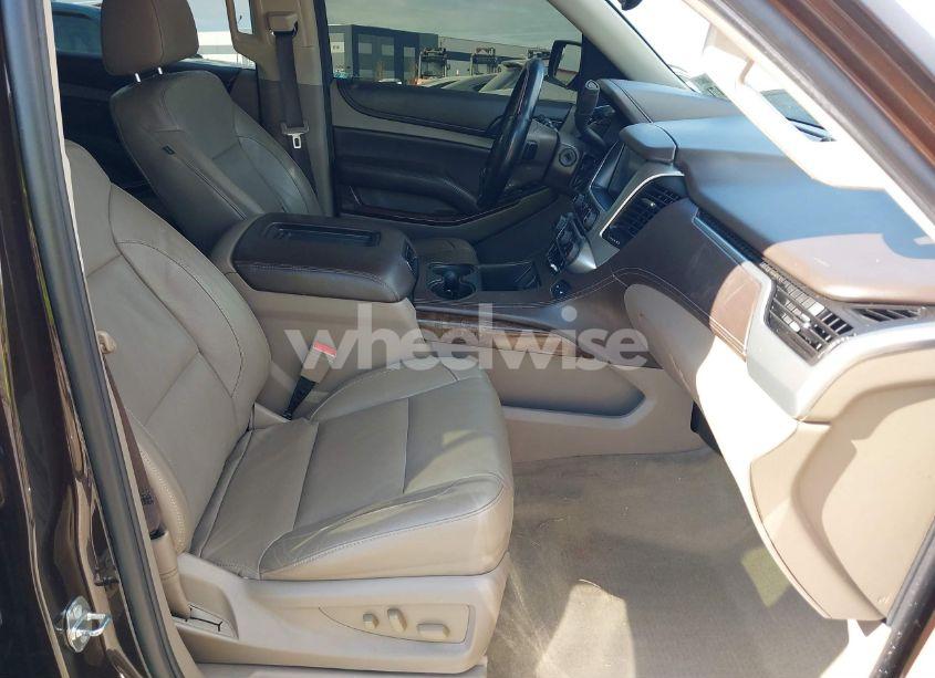 Photo 5 of 2018 Chevrolet Suburban LT (VIN 1GNSCHKC5JR169554)