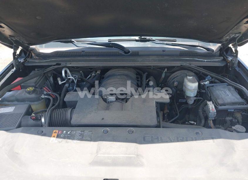 Photo 10 of 2019 Chevrolet Suburban LT (VIN 1GNSCHKC5KR192172)