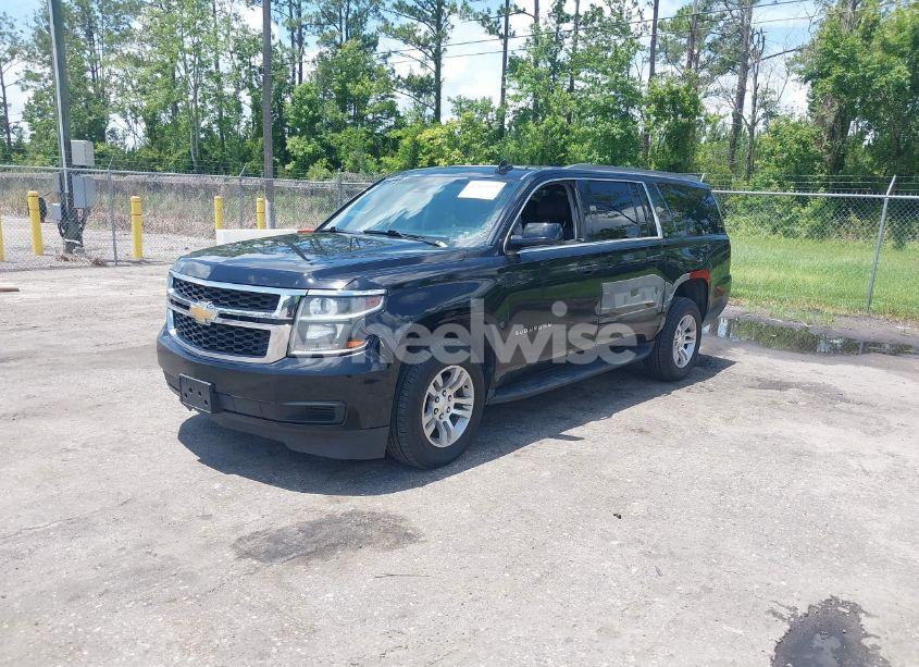 Photo 2 of 2019 Chevrolet Suburban LT (VIN 1GNSCHKC5KR192172)