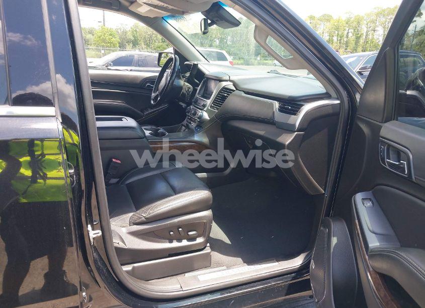 Photo 5 of 2019 Chevrolet Suburban LT (VIN 1GNSCHKC5KR192172)