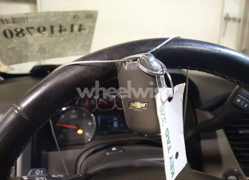 Photo 11 of 2019 Chevrolet Suburban LT (VIN 1GNSCHKC5KR232993)