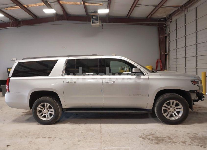Photo 14 of 2019 Chevrolet Suburban LT (VIN 1GNSCHKC5KR232993)