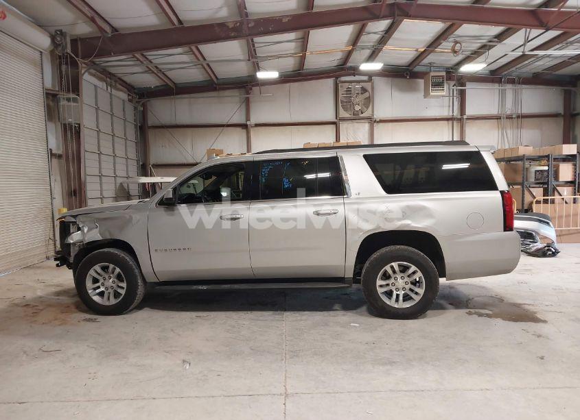 Photo 15 of 2019 Chevrolet Suburban LT (VIN 1GNSCHKC5KR232993)