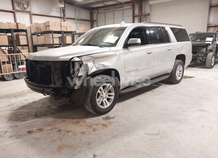 Photo 2 of 2019 Chevrolet Suburban LT (VIN 1GNSCHKC5KR232993)