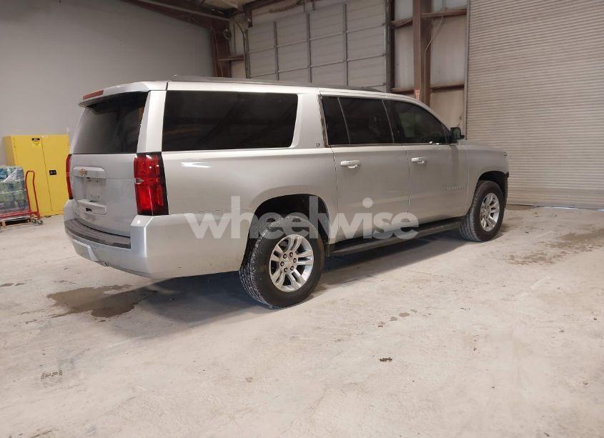 Photo 4 of 2019 Chevrolet Suburban LT (VIN 1GNSCHKC5KR232993)