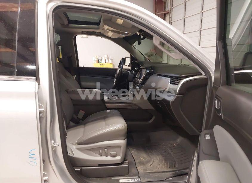 Photo 5 of 2019 Chevrolet Suburban LT (VIN 1GNSCHKC5KR232993)