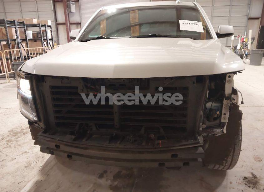 Photo 6 of 2019 Chevrolet Suburban LT (VIN 1GNSCHKC5KR232993)