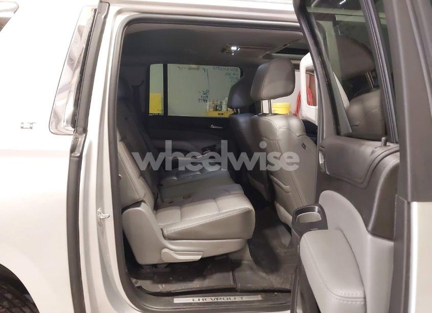 Photo 8 of 2019 Chevrolet Suburban LT (VIN 1GNSCHKC5KR232993)