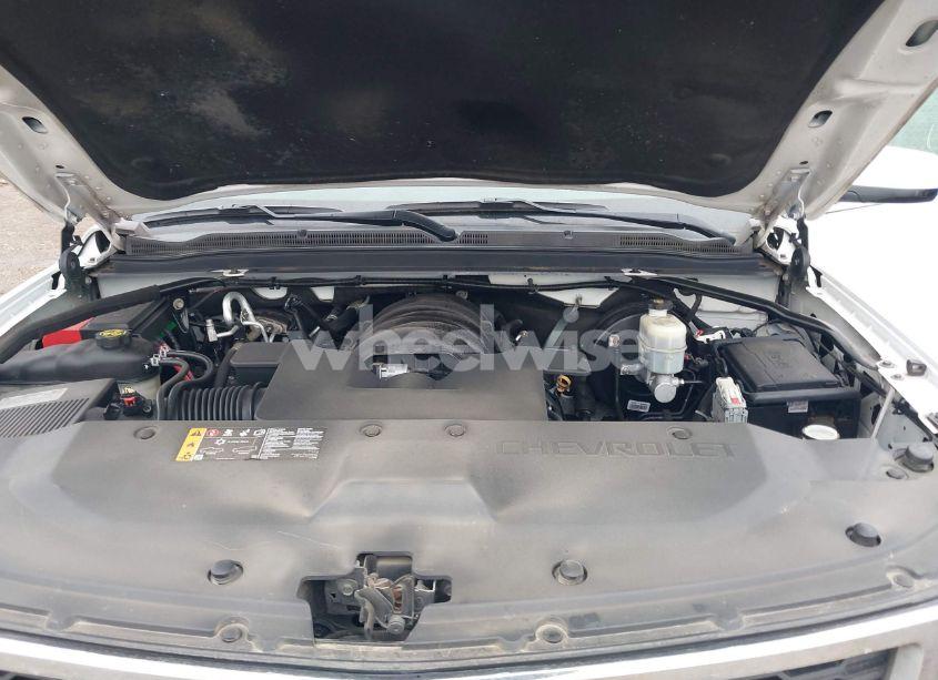 Photo 10 of 2019 Chevrolet Suburban LT (VIN 1GNSCHKC6KR200750)