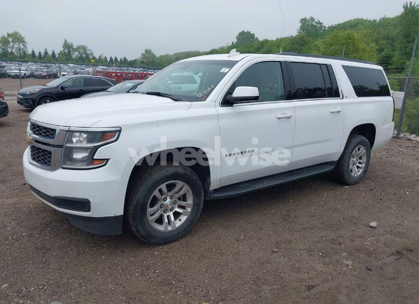 Photo 2 of 2019 Chevrolet Suburban LT (VIN 1GNSCHKC6KR200750)