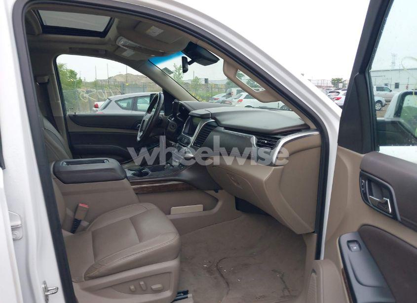 Photo 5 of 2019 Chevrolet Suburban LT (VIN 1GNSCHKC6KR200750)