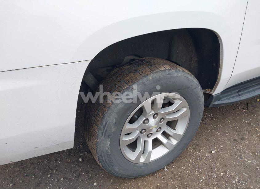 Photo 6 of 2019 Chevrolet Suburban LT (VIN 1GNSCHKC6KR200750)