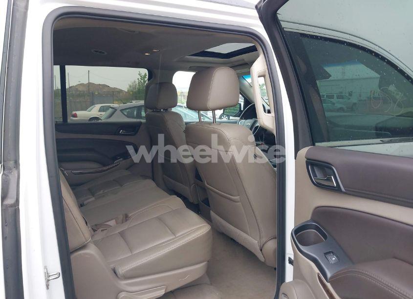 Photo 8 of 2019 Chevrolet Suburban LT (VIN 1GNSCHKC6KR200750)