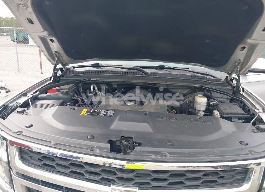 Photo 10 of 2019 Chevrolet Suburban LT (VIN 1GNSCHKC6KR372891)