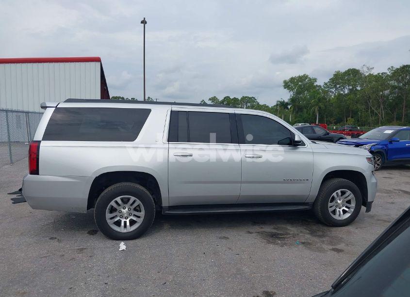 Photo 13 of 2019 Chevrolet Suburban LT (VIN 1GNSCHKC6KR372891)