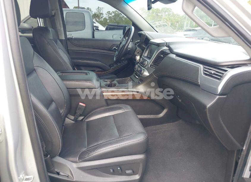 Photo 5 of 2019 Chevrolet Suburban LT (VIN 1GNSCHKC6KR372891)