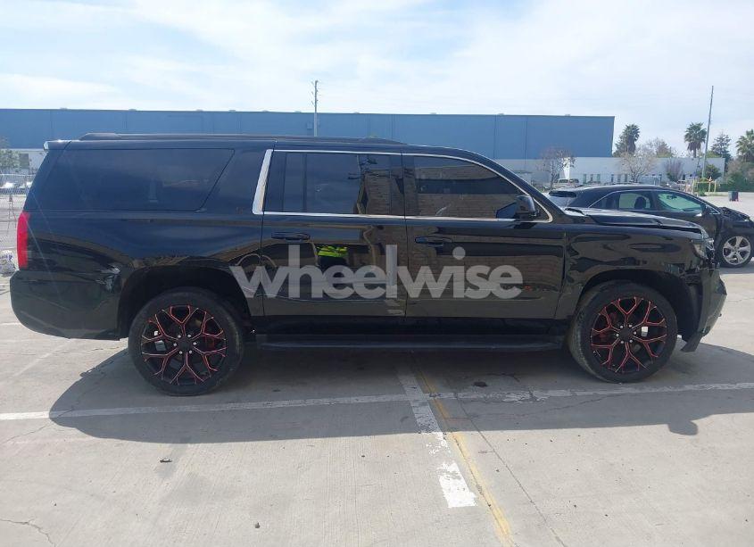 Photo 13 of 2019 Chevrolet Suburban LT (VIN 1GNSCHKC6KR389481)