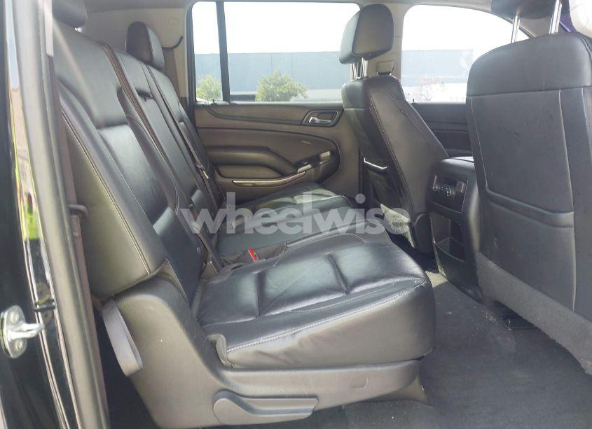 Photo 8 of 2019 Chevrolet Suburban LT (VIN 1GNSCHKC6KR389481)