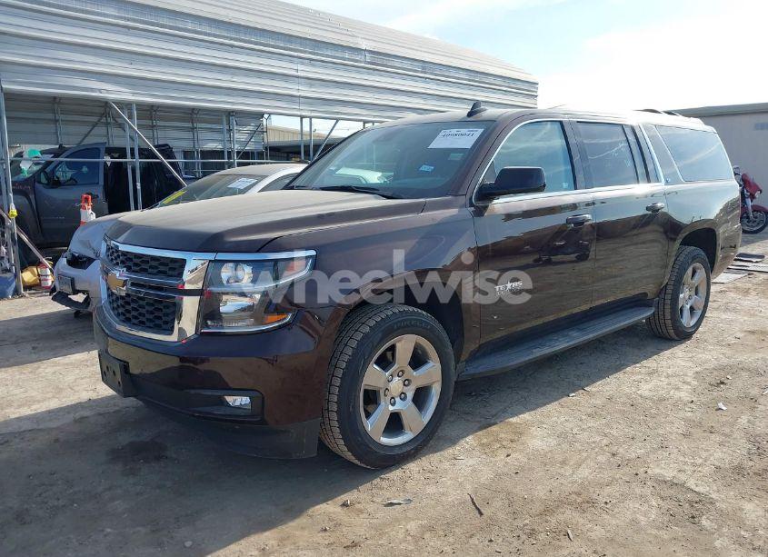 Photo 2 of 2020 Chevrolet Suburban 2WD LT (VIN 1GNSCHKC6LR212544)