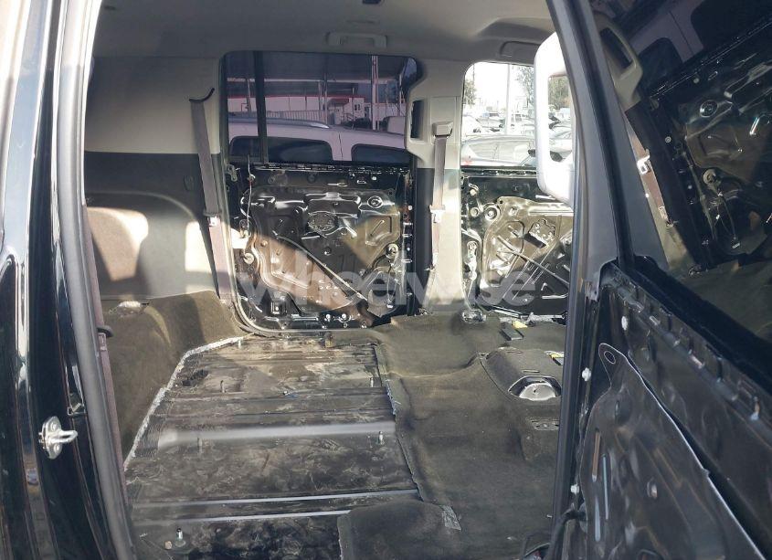 Photo 8 of 2017 Chevrolet Suburban LT (VIN 1GNSCHKC7HR193090)