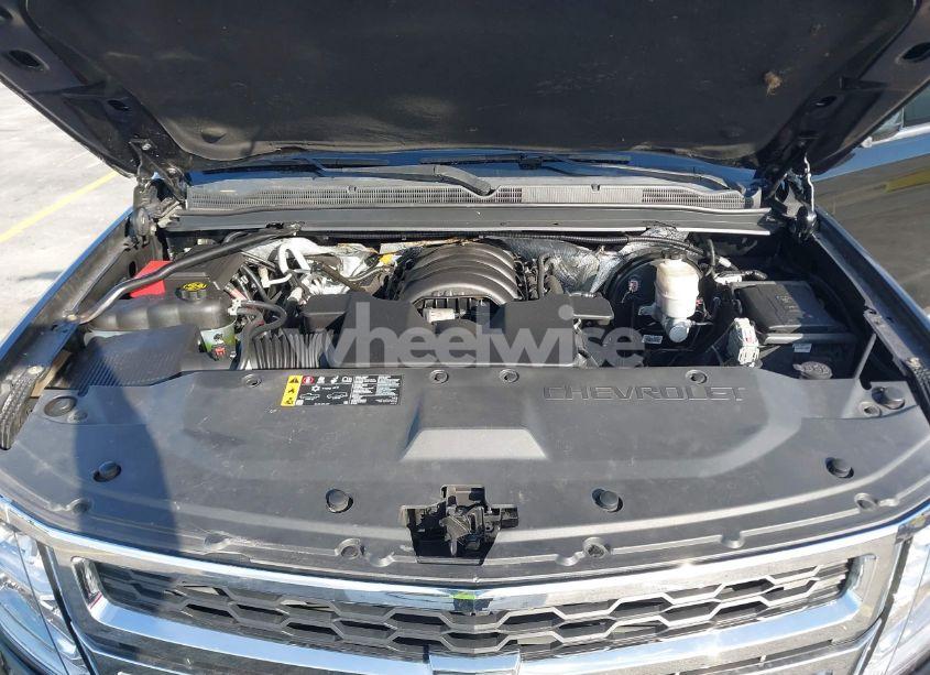 Photo 10 of 2018 Chevrolet Suburban LT (VIN 1GNSCHKC7JR111560)