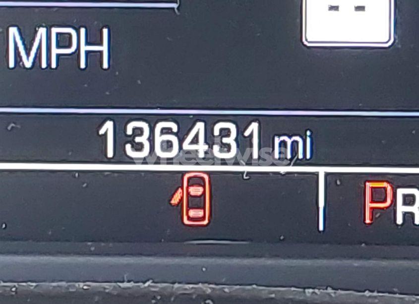 Photo 15 of 2018 Chevrolet Suburban LT (VIN 1GNSCHKC7JR111560)