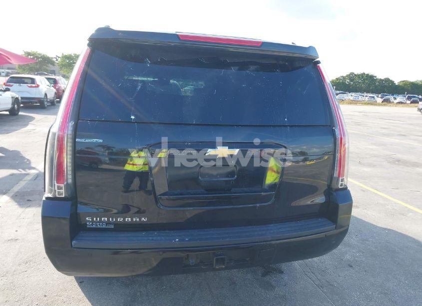 Photo 16 of 2018 Chevrolet Suburban LT (VIN 1GNSCHKC7JR111560)