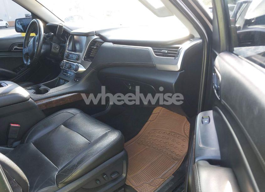 Photo 5 of 2018 Chevrolet Suburban LT (VIN 1GNSCHKC7JR111560)