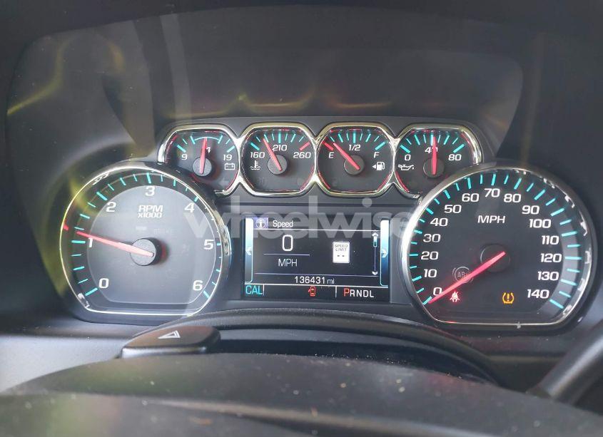 Photo 7 of 2018 Chevrolet Suburban LT (VIN 1GNSCHKC7JR111560)