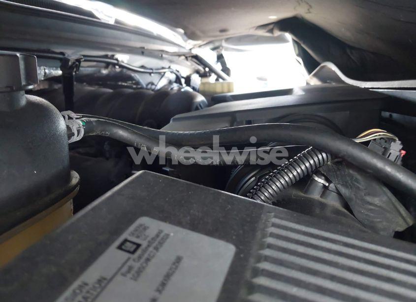 Photo 10 of 2018 Chevrolet Suburban LT (VIN 1GNSCHKC7JR162024)