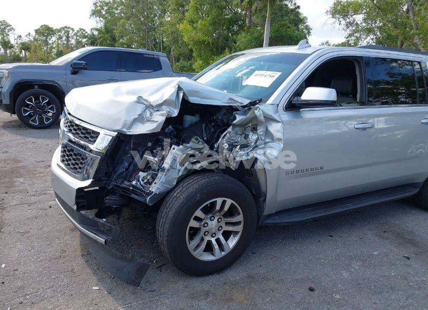 Photo 6 of 2018 Chevrolet Suburban LT (VIN 1GNSCHKC7JR162024)