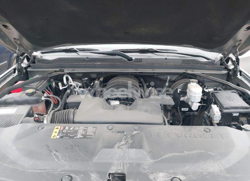 Photo 10 of 2019 Chevrolet Suburban LT (VIN 1GNSCHKC7KR137304)