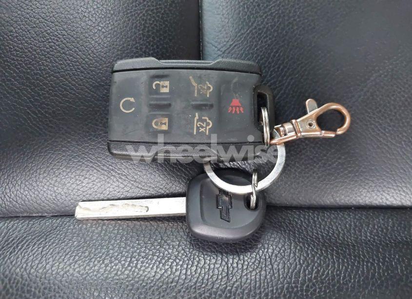 Photo 11 of 2019 Chevrolet Suburban LT (VIN 1GNSCHKC7KR137304)